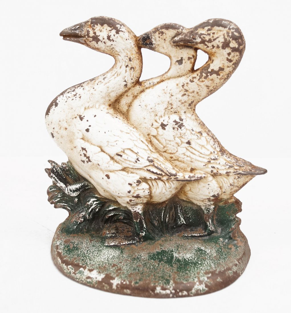 VINTAGE HUBLEY PAINTED IRON 3-GEESE DOORSTOP. HEIGHT 8" (1 of 2)