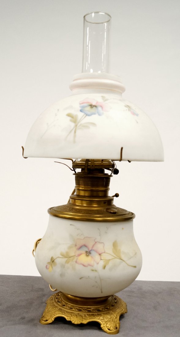 VICTORIAN GONE-WITH-THE-WIND SATIN GLASS OIL LAMP, (1 of 1)