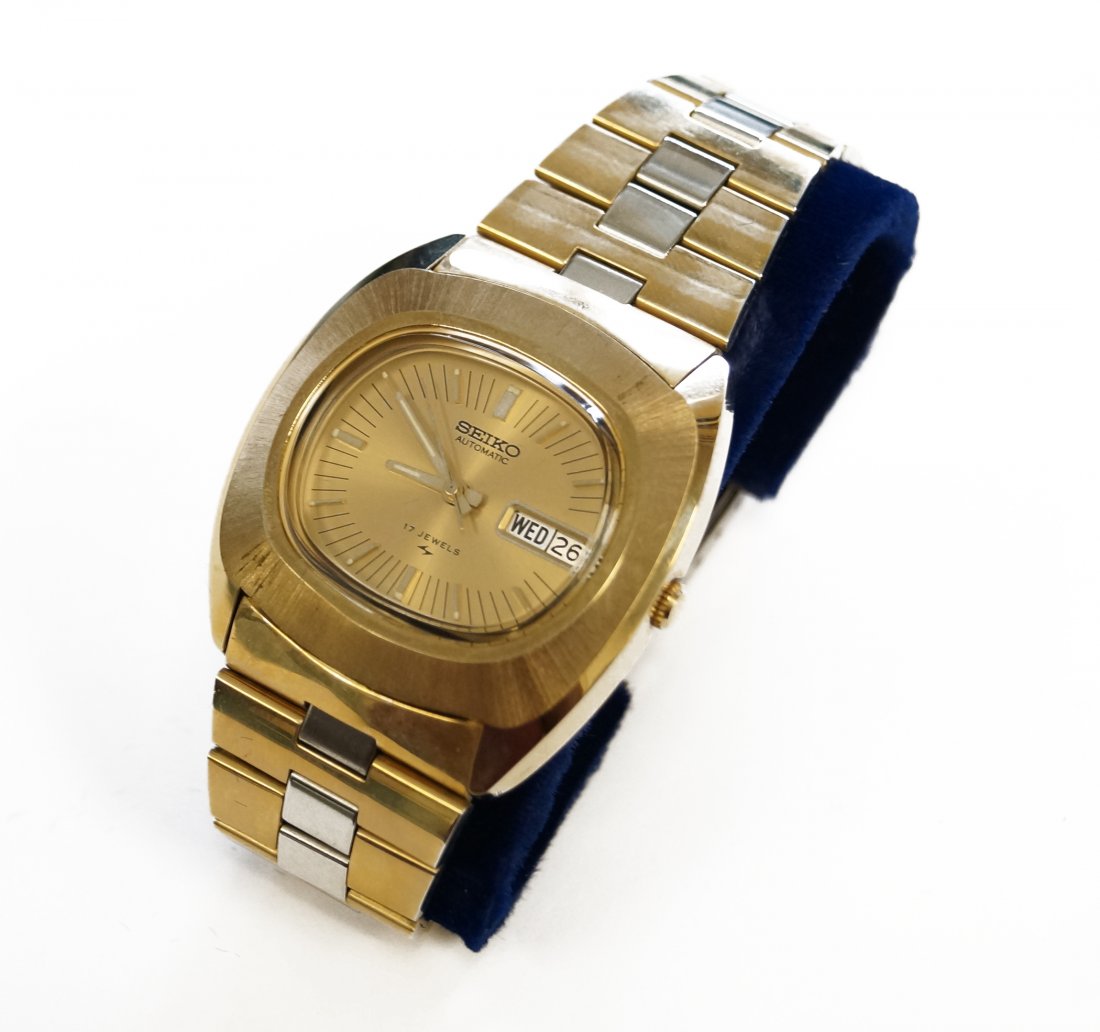 VINTAGE SEIKO AUTOMATIC 17JEWEL GOLD TONE WRISTWATCH, (1 of 2)