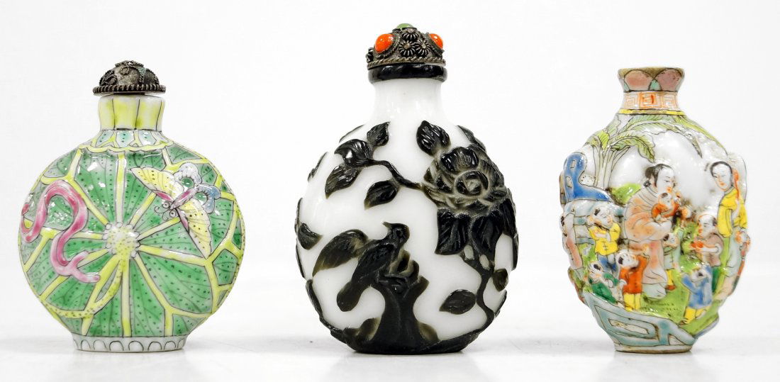 LOT (3) CHINESE SNUFF BOTTLES INCLUDING FAMILLE ROSE (1 of 2)