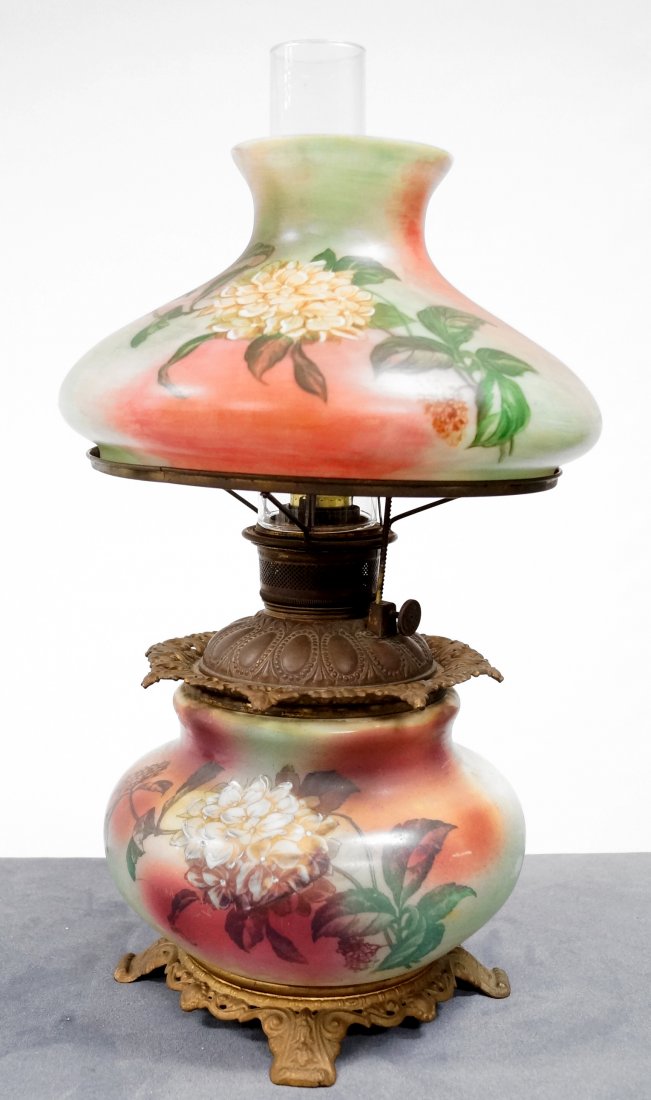 VICTORIAN GONE-WITH-THE-WIND OIL LAMP, ELECTRIFIED. (1 of 1)