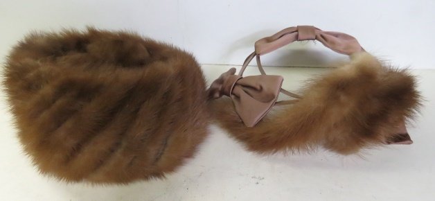 LOT (2) LADY'S MINK HIGH FASHION HATS IN VINTAGE BOX (1 of 5)