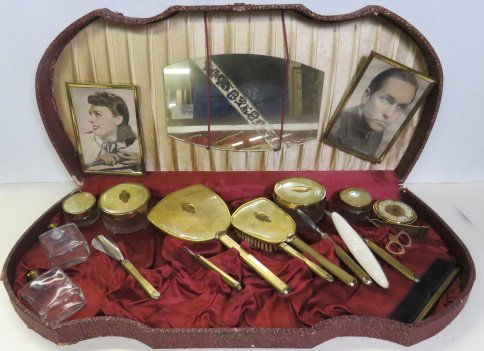 VINTAGE ART DECO DRESSER SET WITH ORIGINAL CASE (1 of 6)