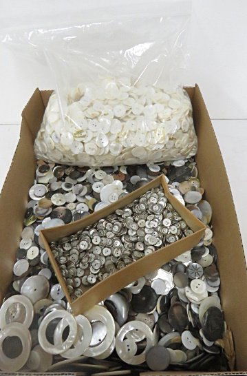 LARGE LOT MOTHER-OF-PEARL/ABALONE BUTTONS: LARGE LOT MOTHER-OF-PEARL/ABALONE BUTTONS