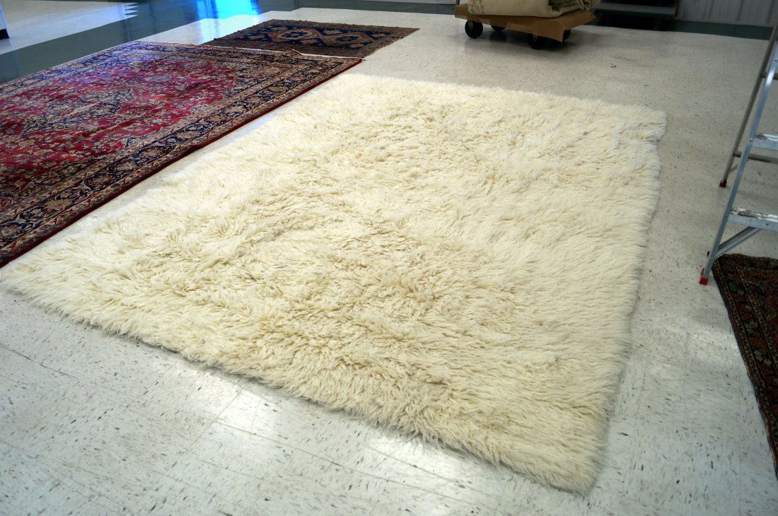 MODERN FLOKATI WOOL CARPET WITH POTTERY BARN LABEL. 8 X (1 of 2)