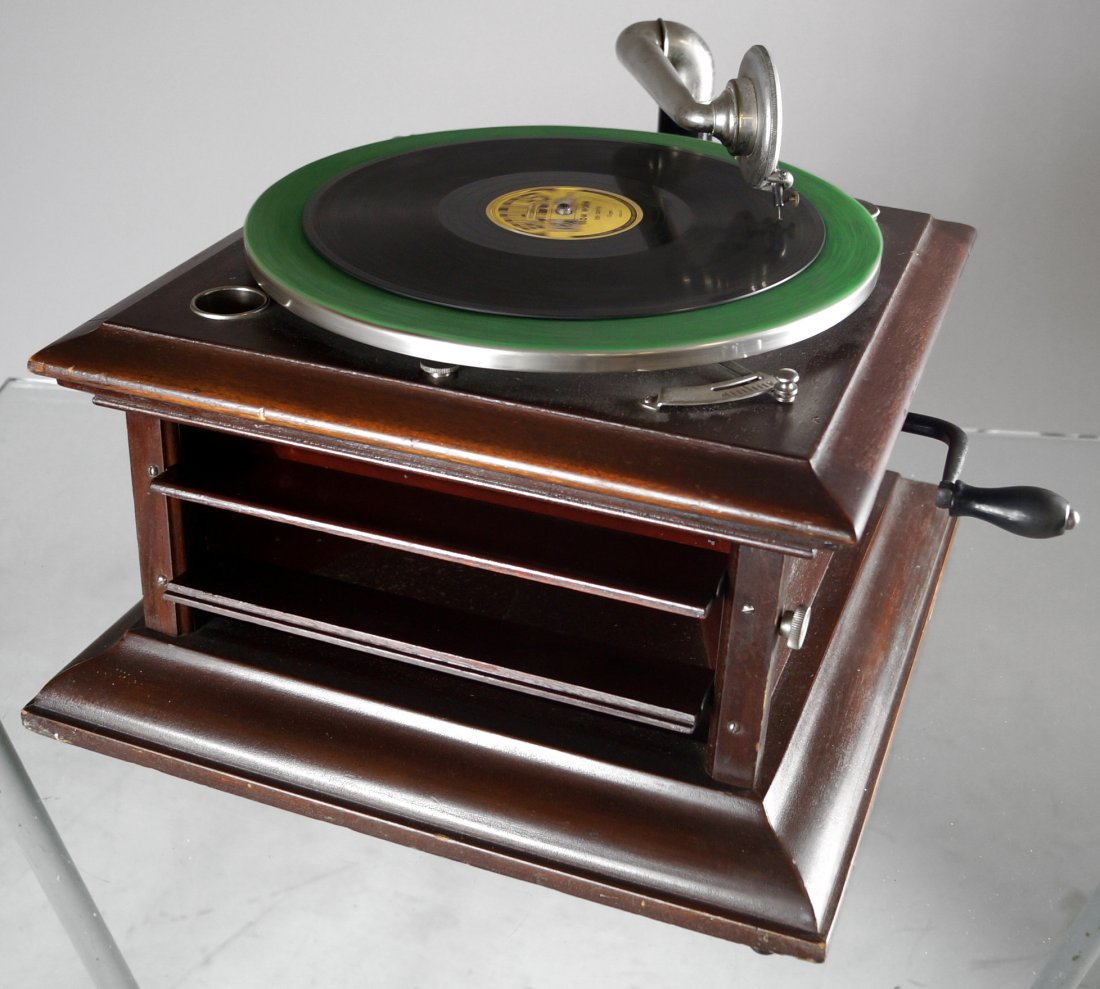 COLUMBIA MAHOGANY GRAFONOLA TABLE-TOP DISC PHONOGRAPH (1 of 1)