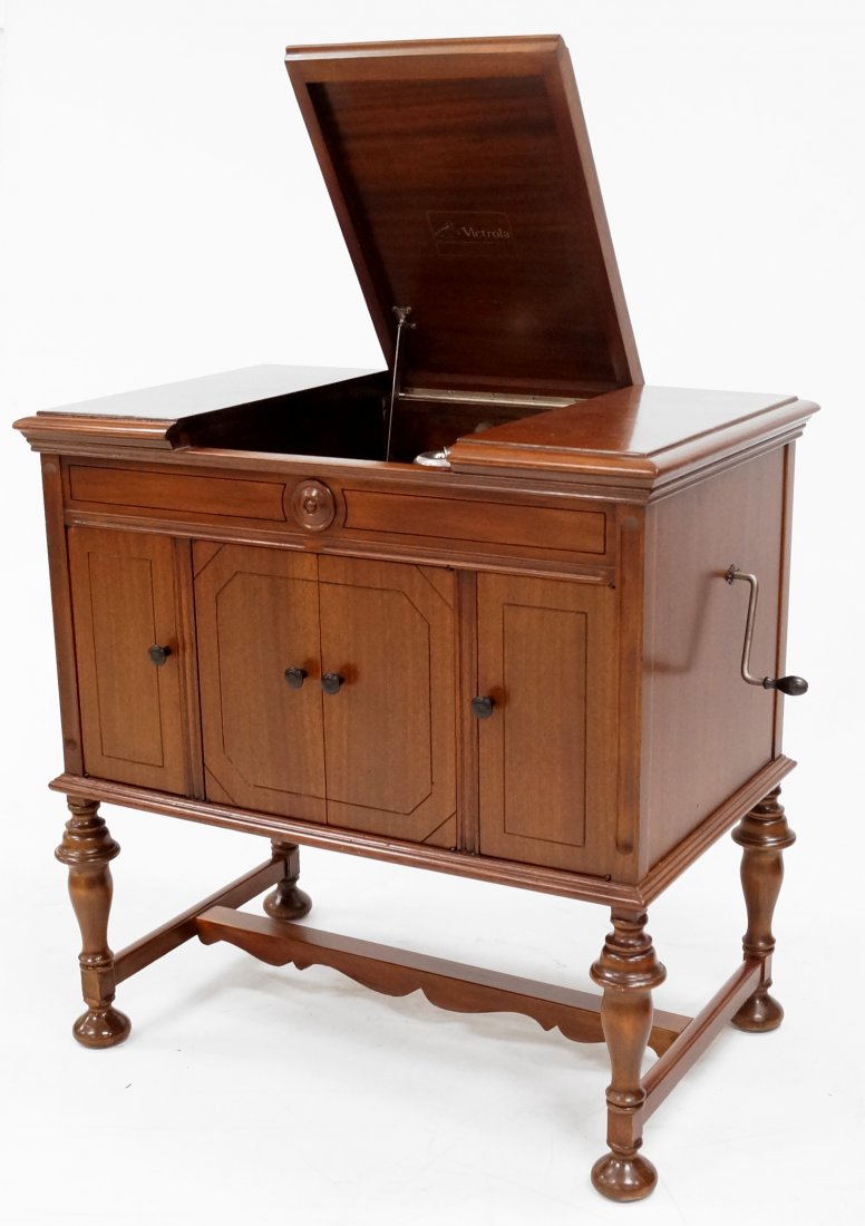 VICTOR MAHOGANY "GRANADA" CONSOLE DISC PHONOGRAPH WITH (1 of 3)