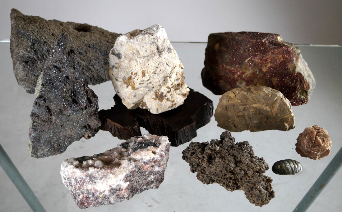 LOT ASSORTED MINERAL SPECIMENS INCLUDING QUARTZ, FOSSIL (1 of 1)