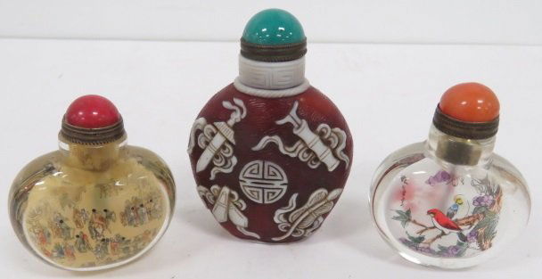 LOT (3) CHINESE PEKING GLASS DECORATED SNUFF BOTTLES. (1 of 1)