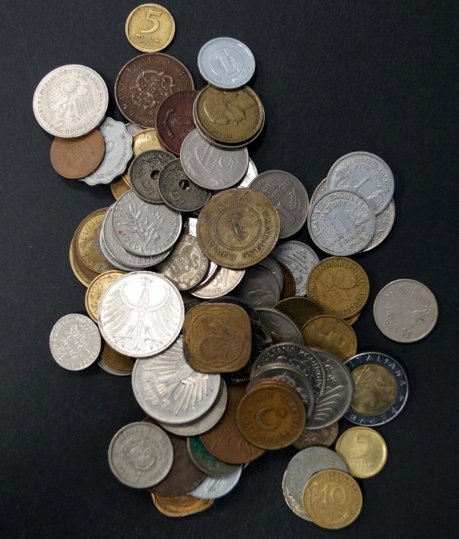LOT ASSORTED FOREIGN COINS. 7.30 LBS (1 of 2)