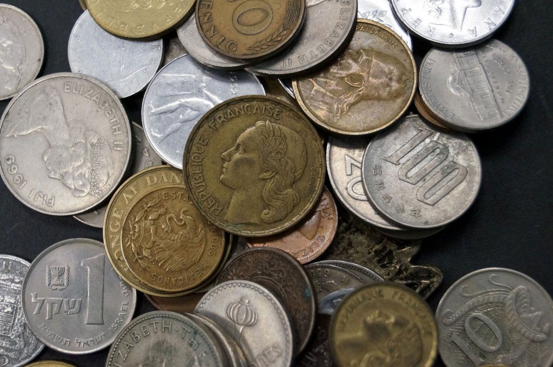 LOT ASSORTED FOREIGN COINS INCLUDING SILVER (1 of 1)