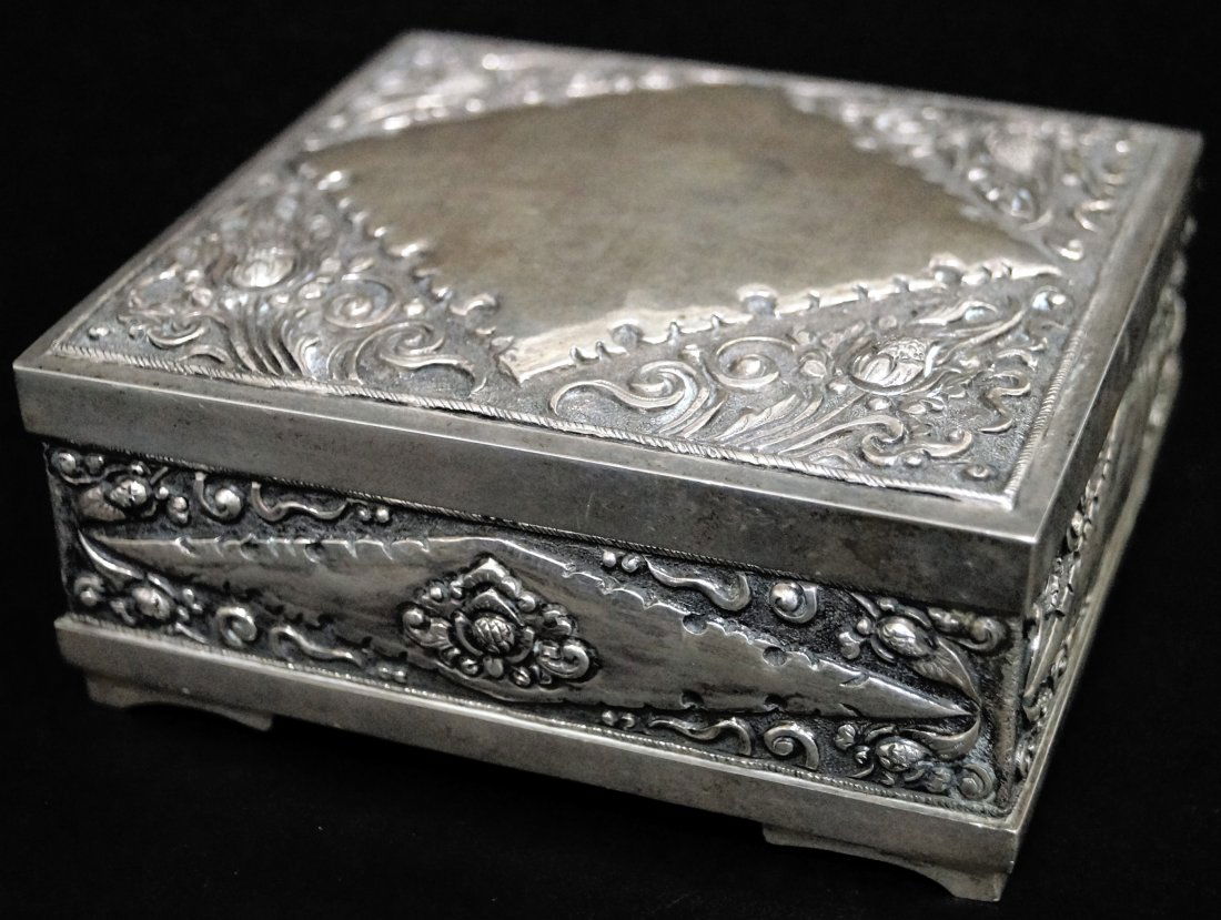 CONTINENTAL .800 SILVER REPOUSSE BOX, SIGNED HH. HEIGHT (1 of 3)