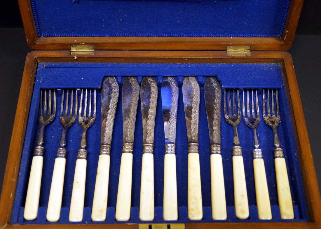 VICTORIAN ENGRAVED SILVER PLATE AND SILVER FISH SET, (1 of 2)