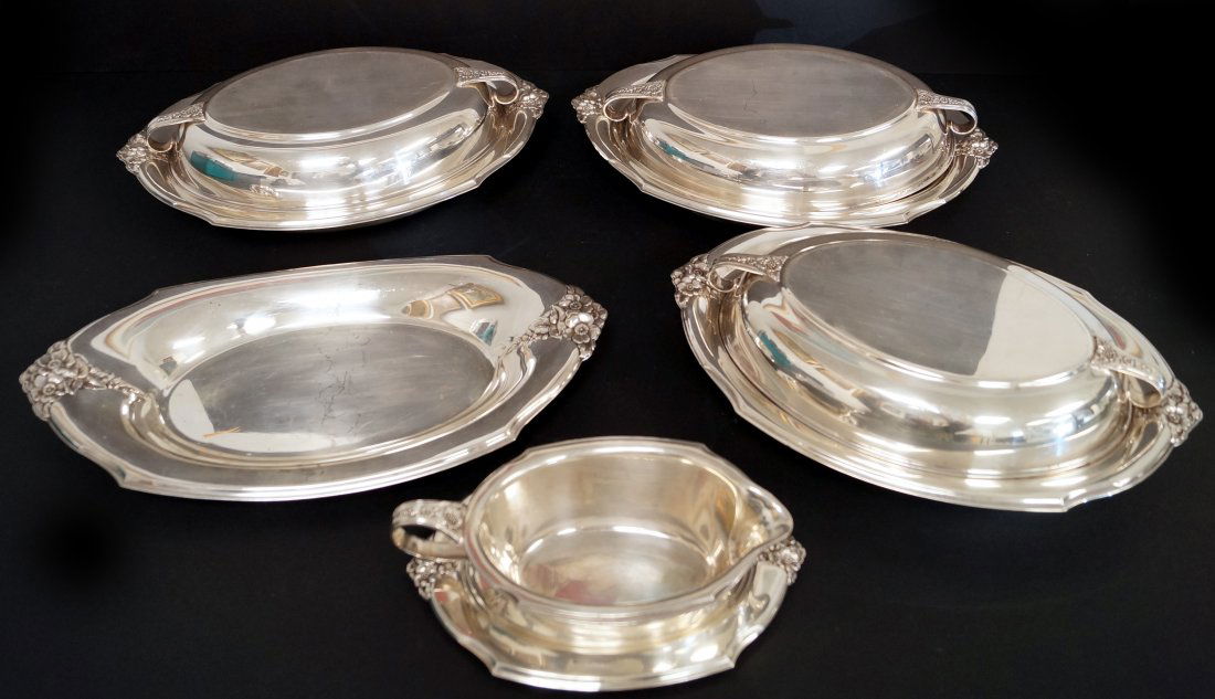 LOT HOLMES & EDWARDS "SPRING GARDEN" SILVER PLATE (1 of 2)