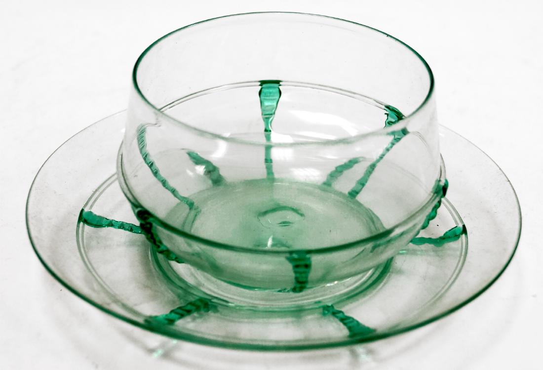 LOT (12) MVM CAPELLIN MURANO GLASS ATTRIBUTED TO: LOT (12) MVM CAPELLIN MURANO GLASS ATTRIBUTED TO VITTORIO ZUCCHIN INCLUDING (6) DESSERT PLATES AND (6) DESSERT GLASSES (EN SUITE)