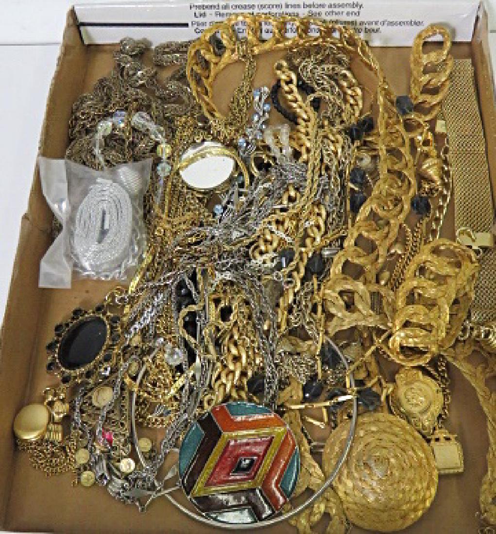 LOT ASSORTED GOLD AND SILVER TONE CHAIN NECKLACES AND (1 of 3)