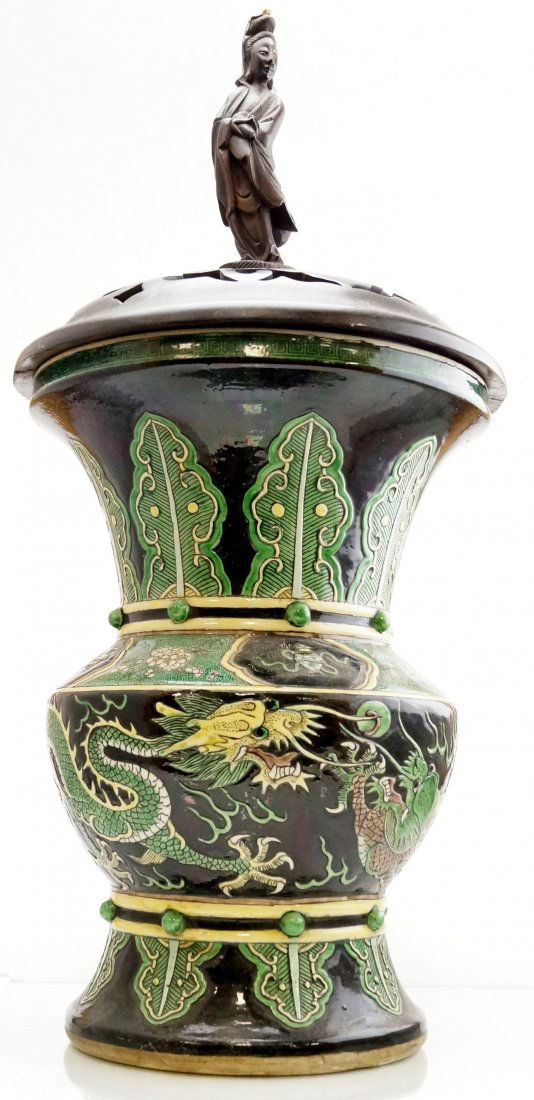 CHINESE FAMILLE NOIRE DECORATED PORCELAIN BEAKER VASE (1 of 4)