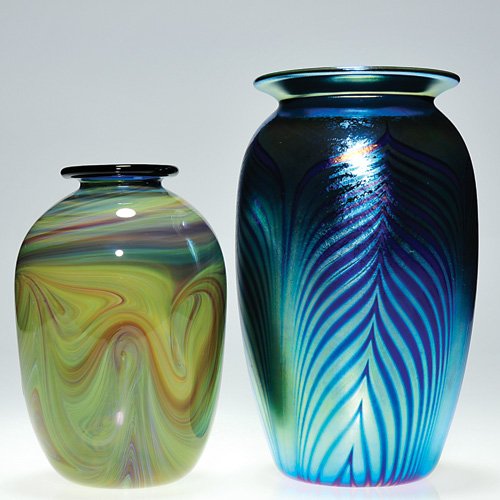 2 vases, pulled feather, 7 1/2", marbled 6": 2 contemporary vases: 1. Iridescent blue with dark blue pulled feathers. Height 7 1/2 inches. Signed "Richardson, 84" below. 2. Early marbled vase. Height 6 inches. Signed "Sally Worcester, Camson Bea