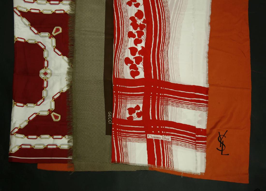 A Gucci brown silk scarf (1 of 1)