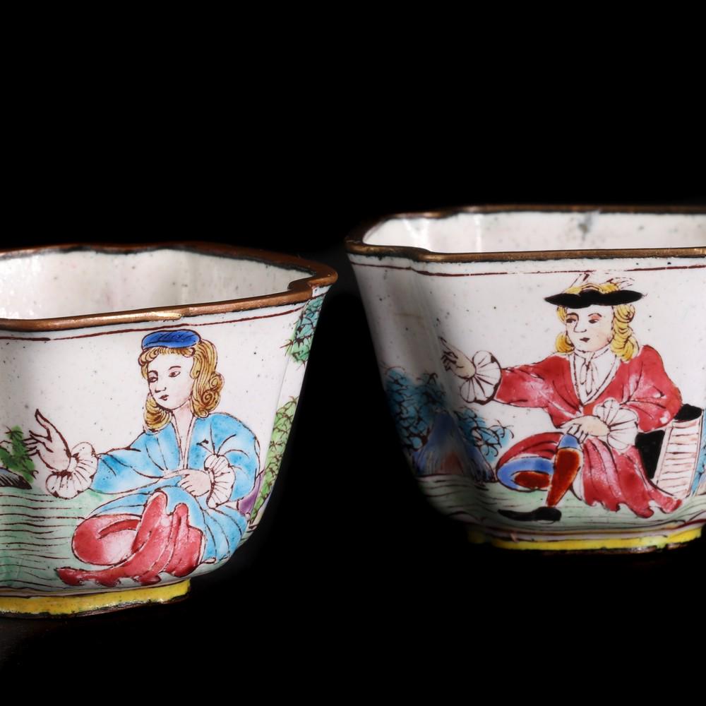 A pair of small Chinese enamel cups (1 of 8)
