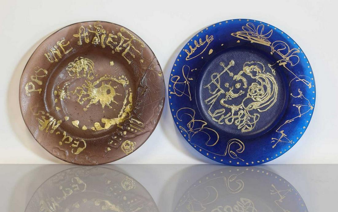 Two Daum molten glass plates 'Triomphe' and 'Ceci n'est pas une Assiette', (1 of 6)