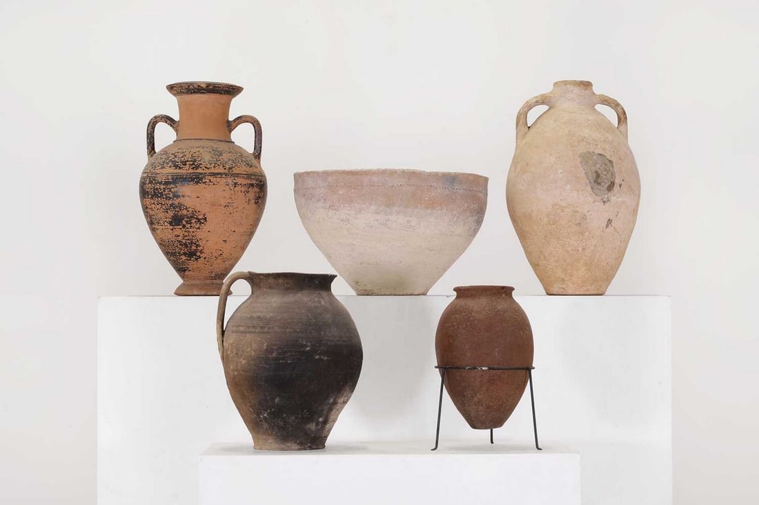 A group of pottery vessels, (1 of 7)