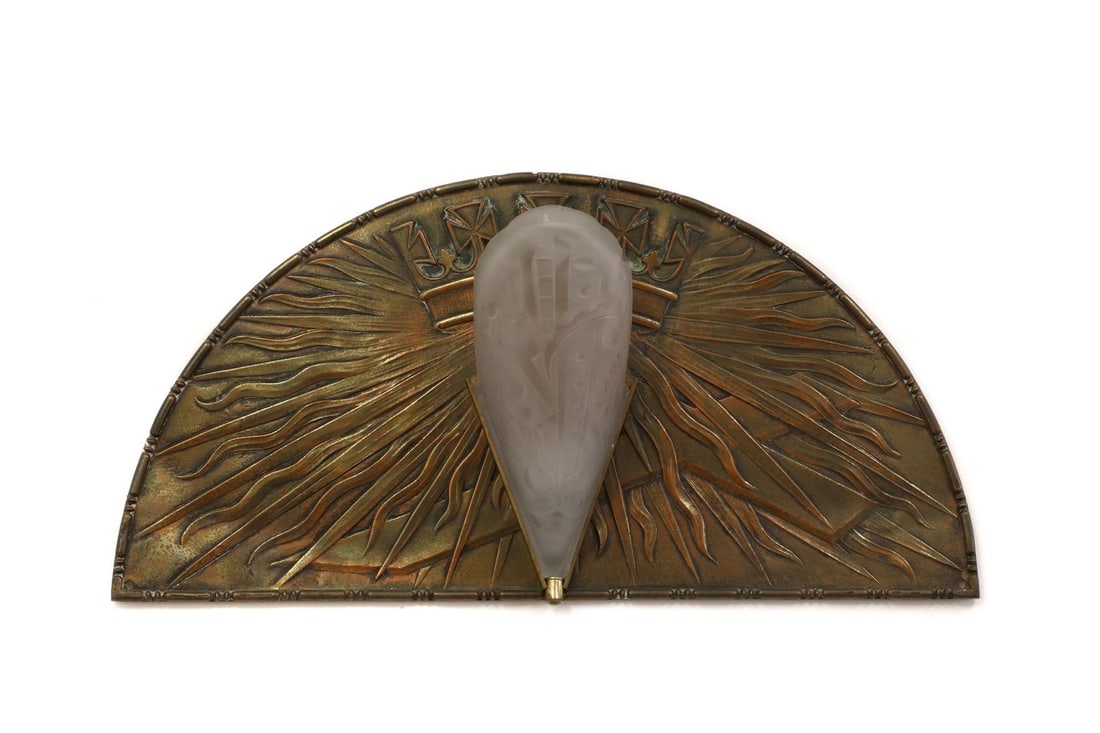 An copper finish wall-mounted light (1 of 2)