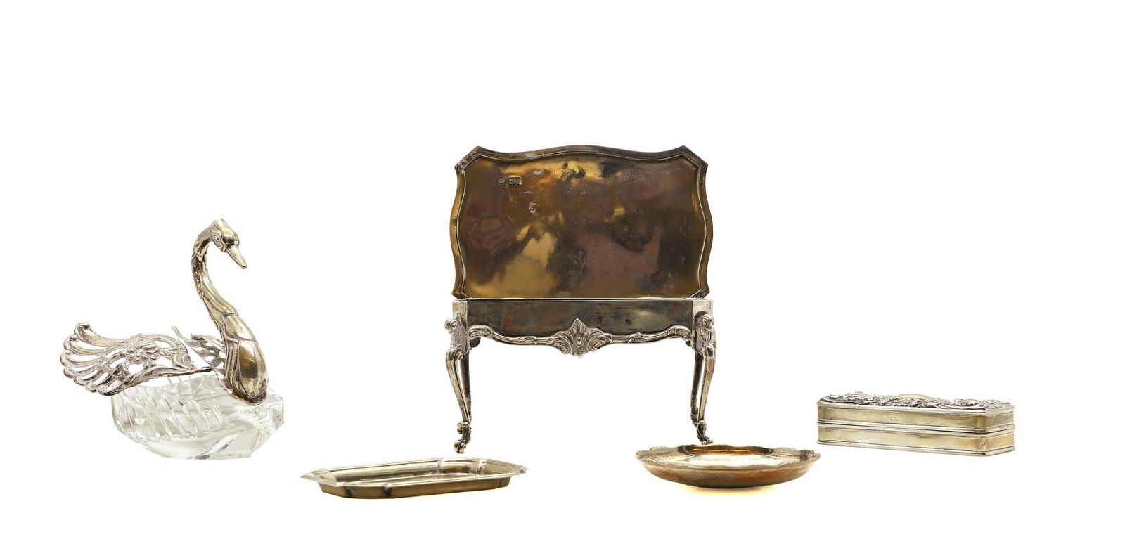 A collection of silver items,: A collection of silver items, to include a jewellery box, by William Comyns & Sons, London, 1902, modelled as a dressing table, 16cm wide, an Edwardian silver pill box, by Sydney & Co, Birmingham, 190