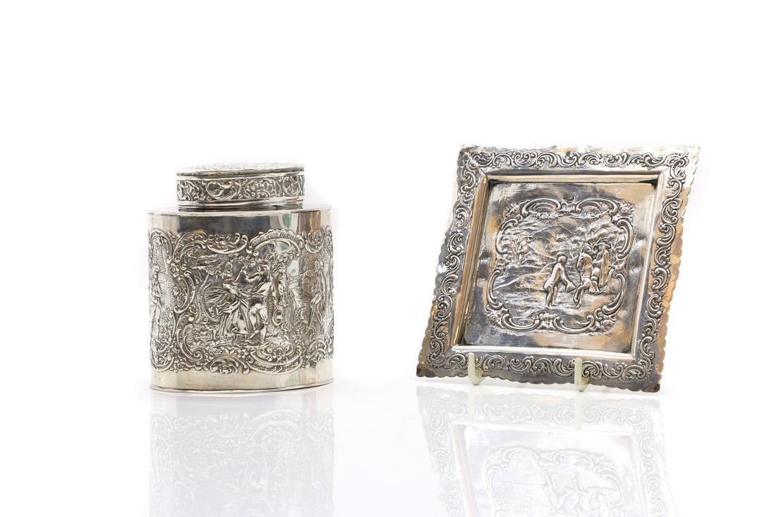 A Dutch silver tea caddy (1 of 4)
