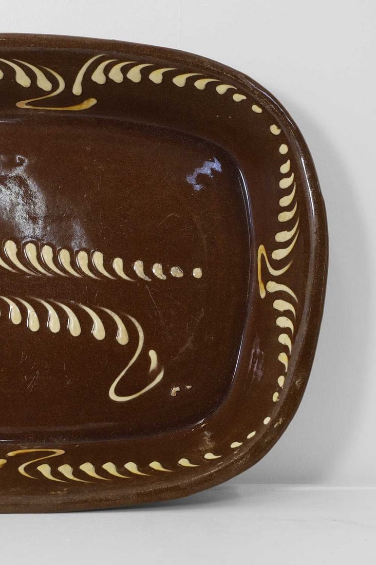 A large glazed earthenware slipware dish, (1 of 5)