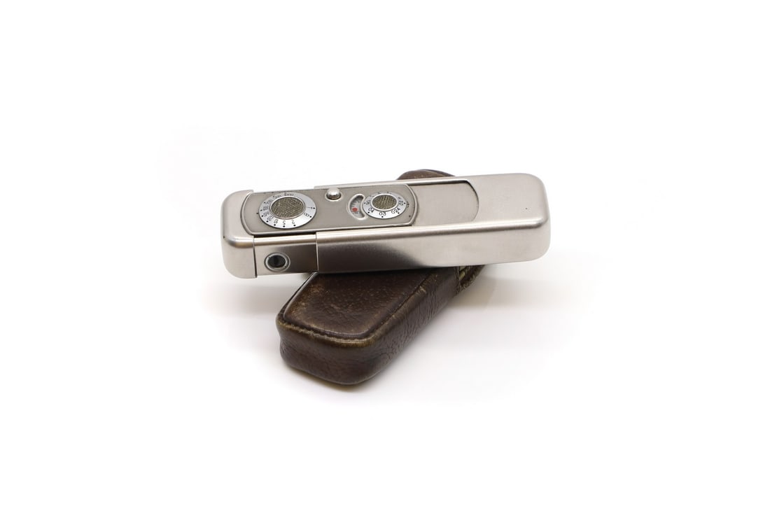 A VEF Minox Riga Mini Subminiature Spy camera (1 of 6)