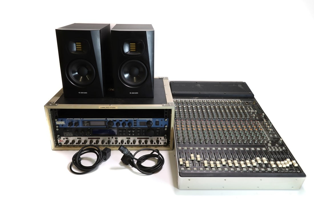 An ONYX 1640i Premium Firewire Recording Mixer, (1 of 5)
