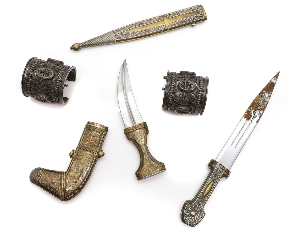 A Iranian silver metal mounted Jambiya (1 of 3)