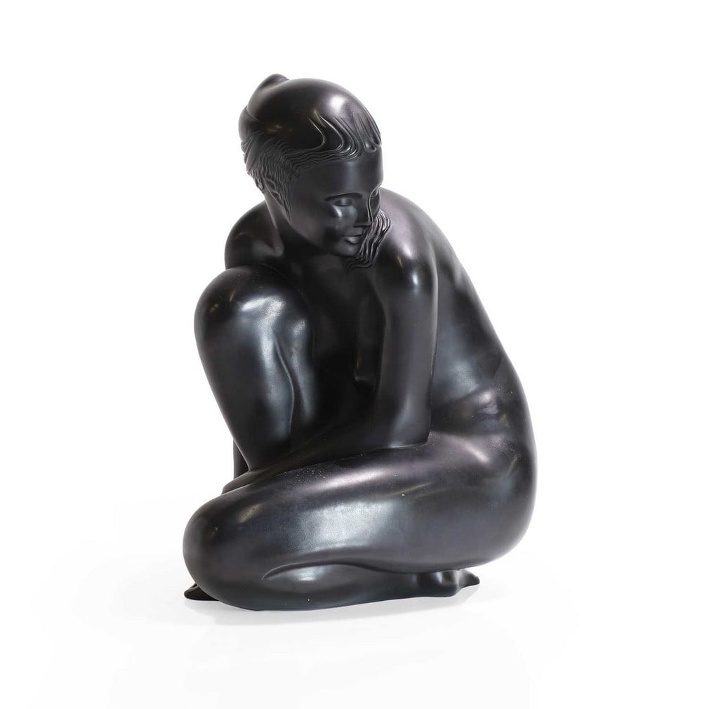 A limited edition Lalique 'Grand Nue Venus' glass figure,: A limited edition Lalique 'Grand Nue Venus' glass figure, of recent manufacture, black glass, engraved 'Lalique France 01/99', with original box, 20cm wide 28cm deep 34cm high Condition Report: Appear