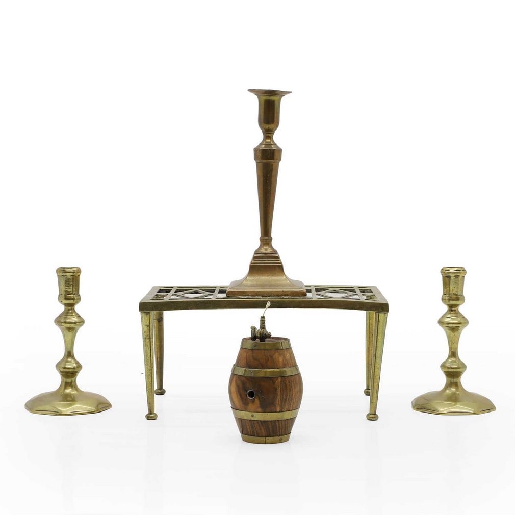 A small collection of brass items, (1 of 5)