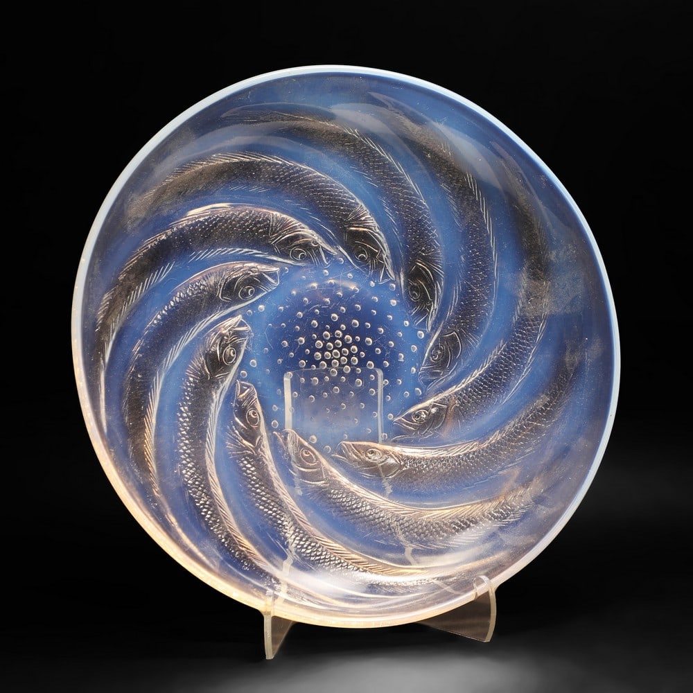 A Lalique 'Poissons' opalescent glass dish, (1 of 2)