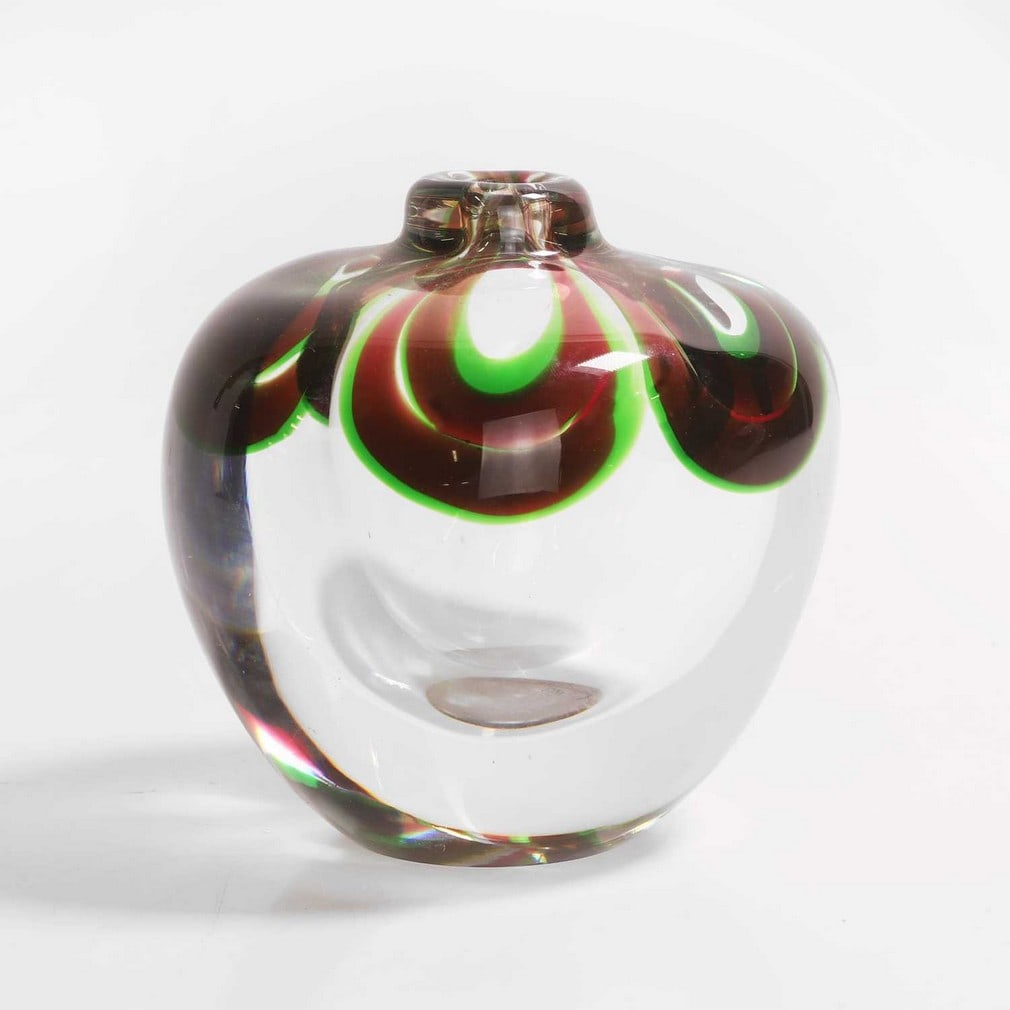 Göran Wärff (Swedish, 1933-2022),: Göran Wärff (Swedish, 1933-2022), a Kosta glass vase, dated 1975, of shouldered form, with pulled loop decoration, engraved signature, 12cm high