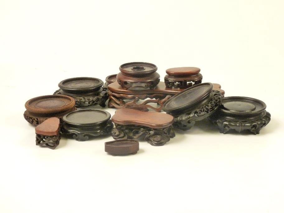 Twelve wooden vase and other stands (12): Twelve wooden vase and other stands (12)