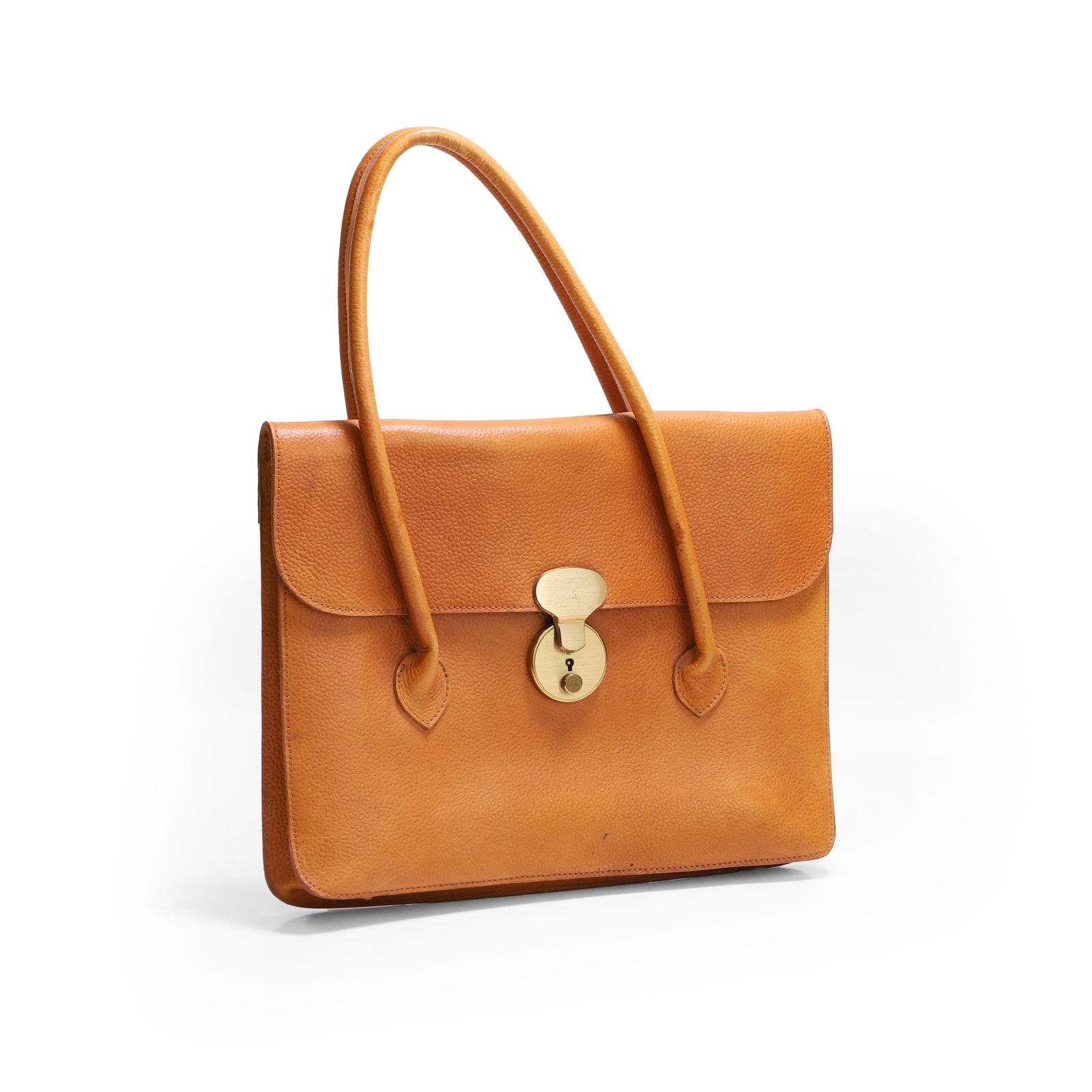 A Mulberry leather handbag: A Mulberry leather handbag of recent manufacture, the exterior in tan pebble grained leather, with two handles, flap closure with gold tone lock, the interior with a central divider with two compartme