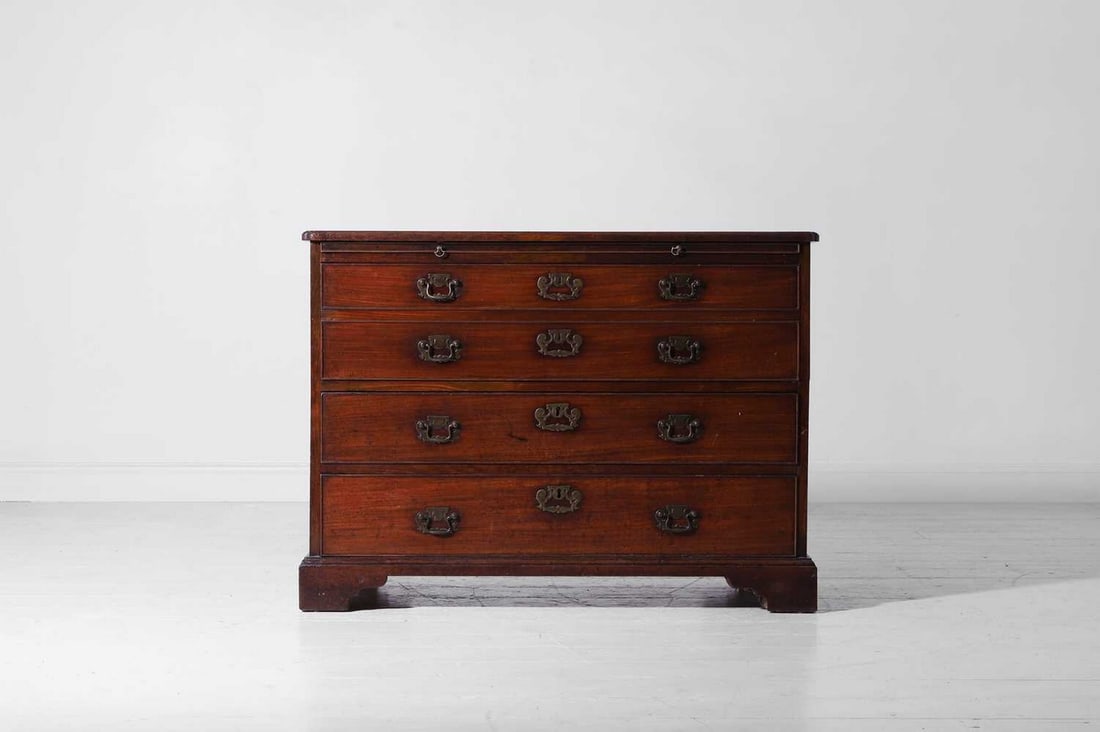 A George III mahogany chest of drawers, (1 of 7)