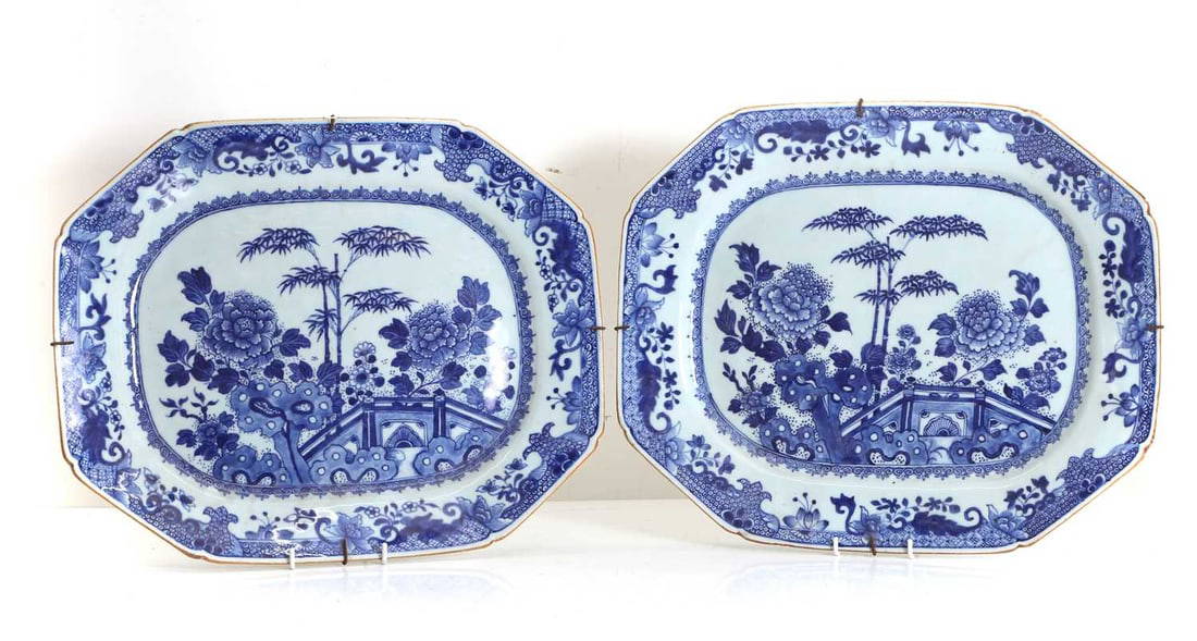 A pair of Chinese Export blue and white octagonal platters Qing Dynasty, 19th century