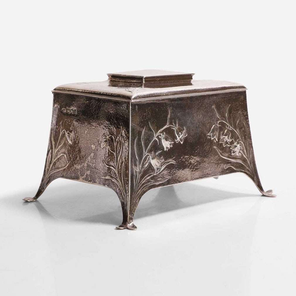 Gilbert Marks (1861-1905) An Art Nouveau casket: Gilbert Marks (1861-1905) An Art Nouveau casket Beaten silver repoussé and chased, floral-decorated, lidded, London 1897 (13.5cm wide, 10cm deep, 11cm high, 20.3ozt) Condition Repo