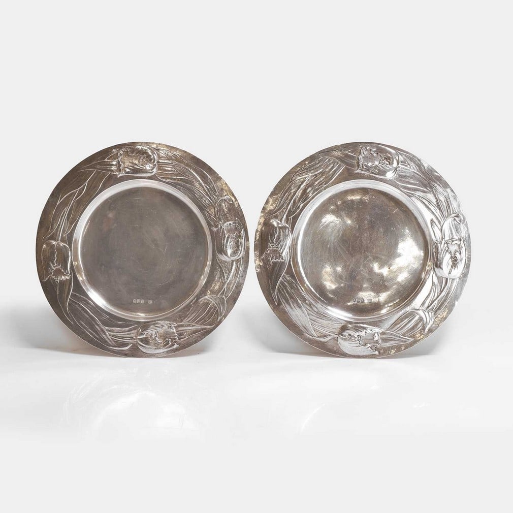 Gilbert Marks (1861-1905) A pair of Art Nouveau shallow dishes (1 of 6)