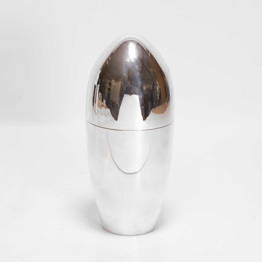 Art Deco style A 'Bomb' cocktail shaker: Art Deco style A 'Bomb' cocktail shaker Silver-plated, stamped 'Metal Blanc 15 /2' (21cm high)
