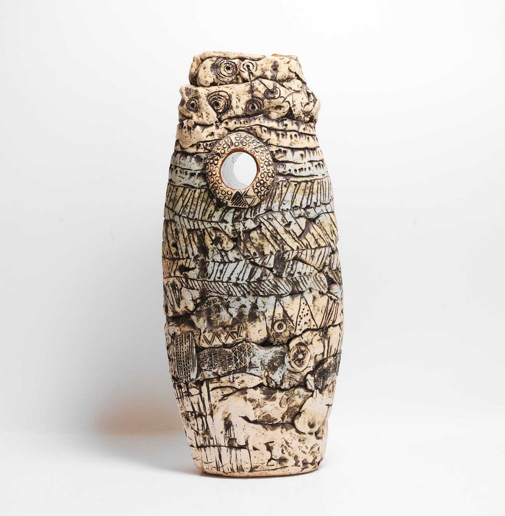 ▲ Bernard Rooke (b.1938) A tall earthenware incised pot (1 of 4)