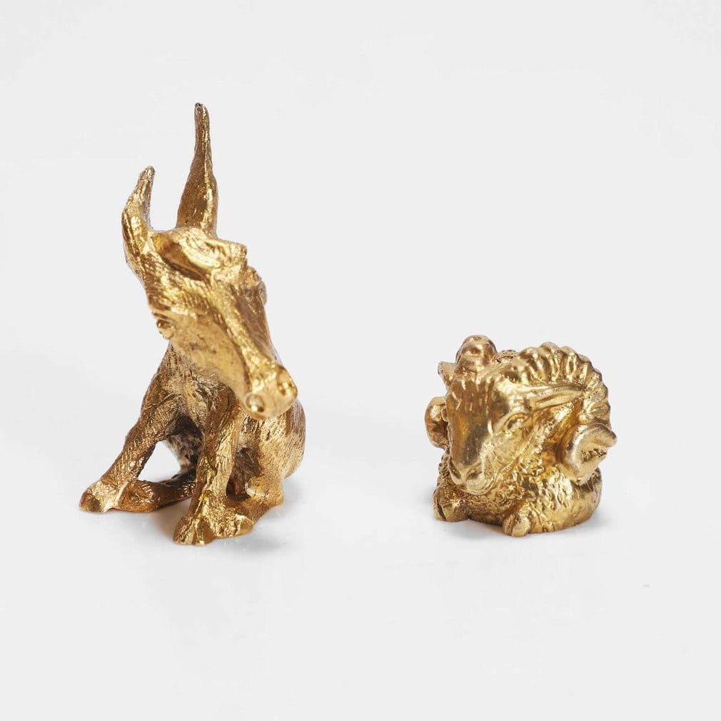 ▲ Stuart Devlin (Australian-British, 1931-2018) Two silver-gilt miniature paperweights (1 of 4)