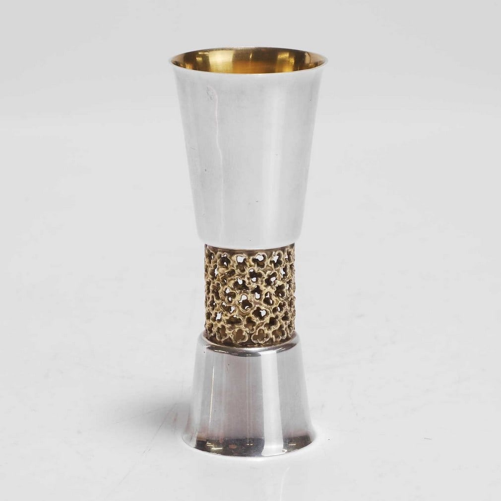 ▲ Stuart Devlin (Australian-British, 1931-2018) A silver and silver-gilt jigger (1 of 4)