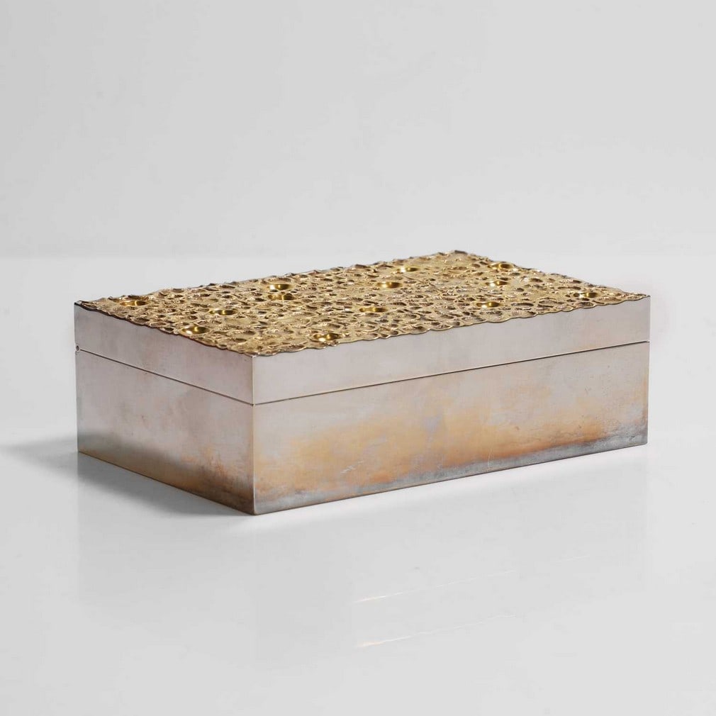 § ▲ Stuart Devlin (Australian-British, 1931-2018) A silver and silver-gilt cigarette box (1 of 5)