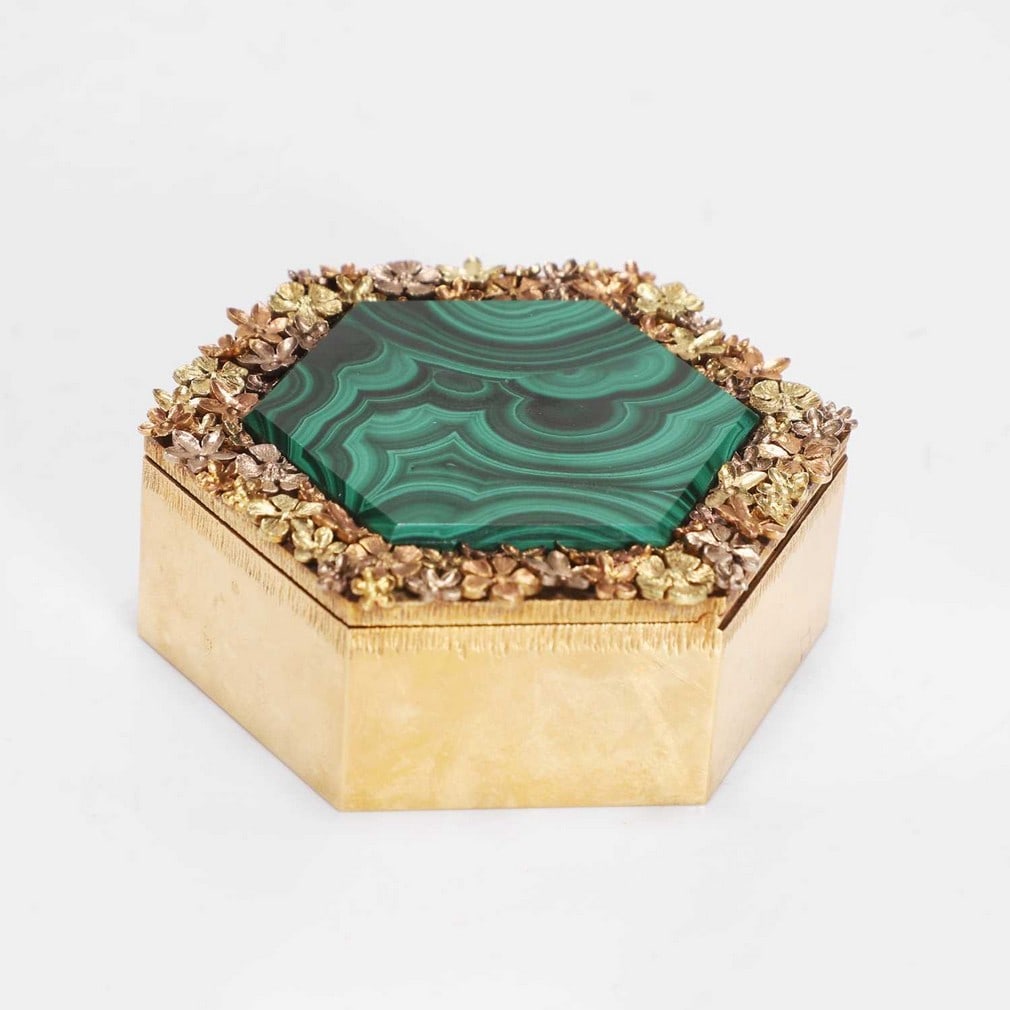 ▲ Stuart Devlin (Australian-British, 1931-2018) An 18ct gold and malachite box (1 of 4)