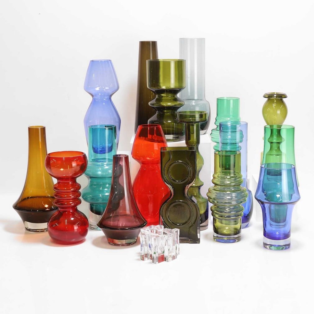 Riihimäen Lasi Oy A collection of glassware (1 of 4)